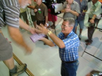 Jan O'Kelly receives his prizes - Lutino CC