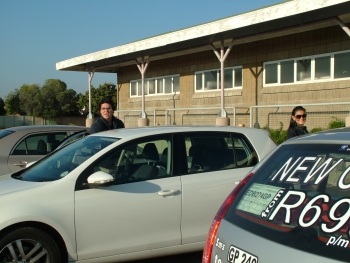 Japie and Noele arrive at the hall