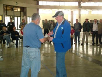 Heino Artus collects his prizes