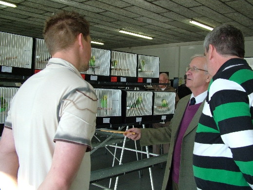 Gerd Bleicher discussing the judging decision with Rynier Burger (left) and Andre van der Merwe (right).