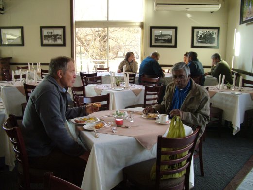 Saturday morning breakfast. Dave Oldknow and Raj Naicker having breakfast before judging.