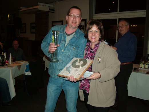 Holger Molkentin receives the Best Opposite Sex on Show and Best Novice on Show on behalf of Christine Molkentin from Elke de Witt.