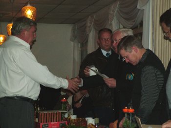 Gert Pieters receiving his prizes