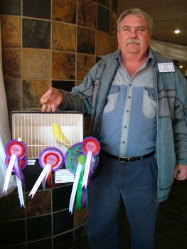 Gert Pieters with the winning bird.