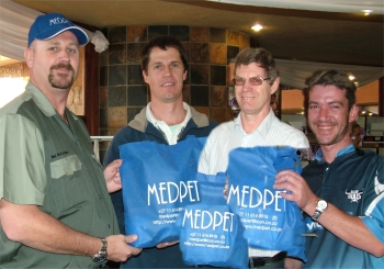 Ian Nel hands out the Medpet hampers to the winners Deon Davie, Roy Bennett and Christo Grobbelaar